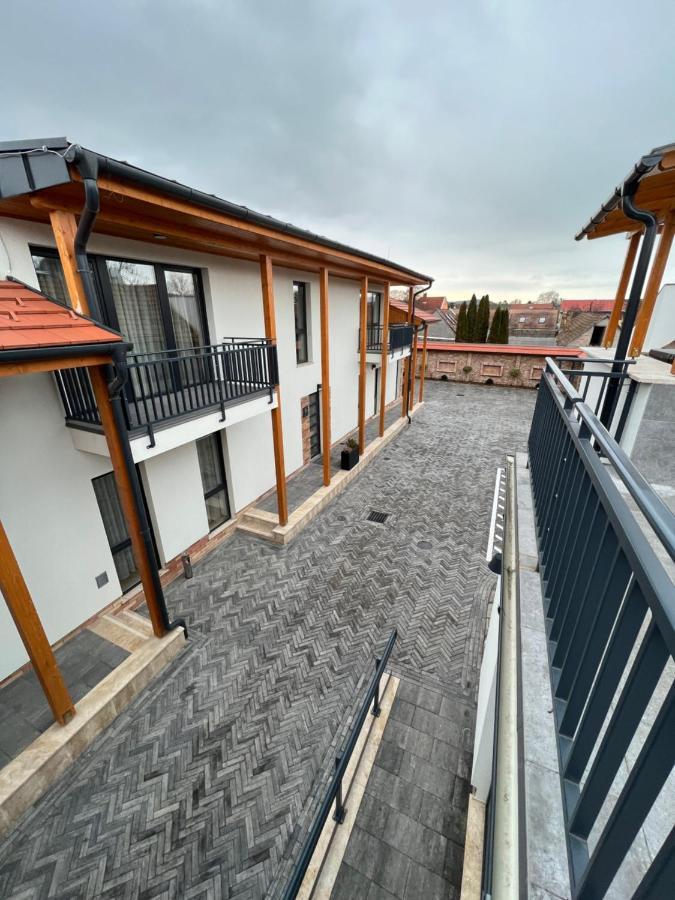 H11 Rooms Естерґом Екстер'єр фото