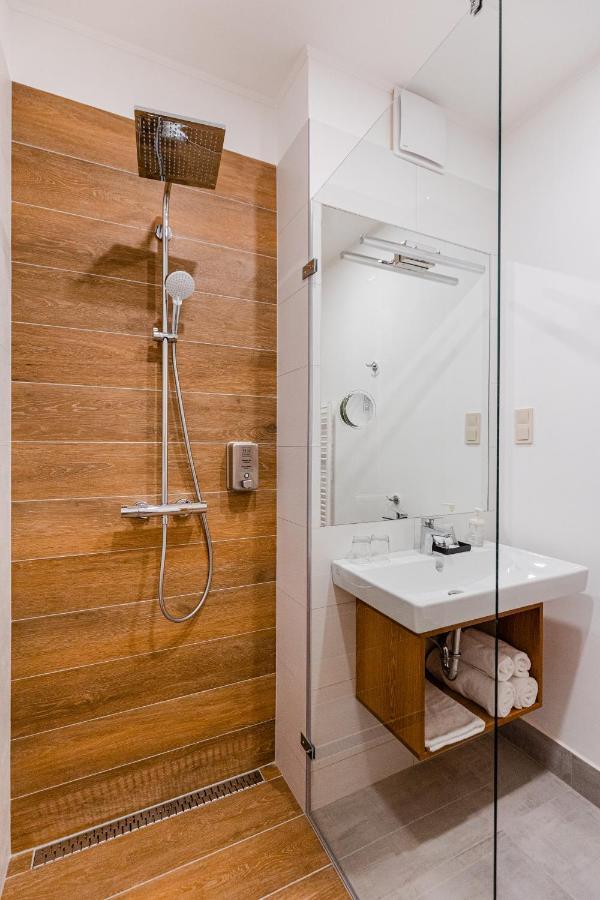 H11 Rooms Естерґом Екстер'єр фото